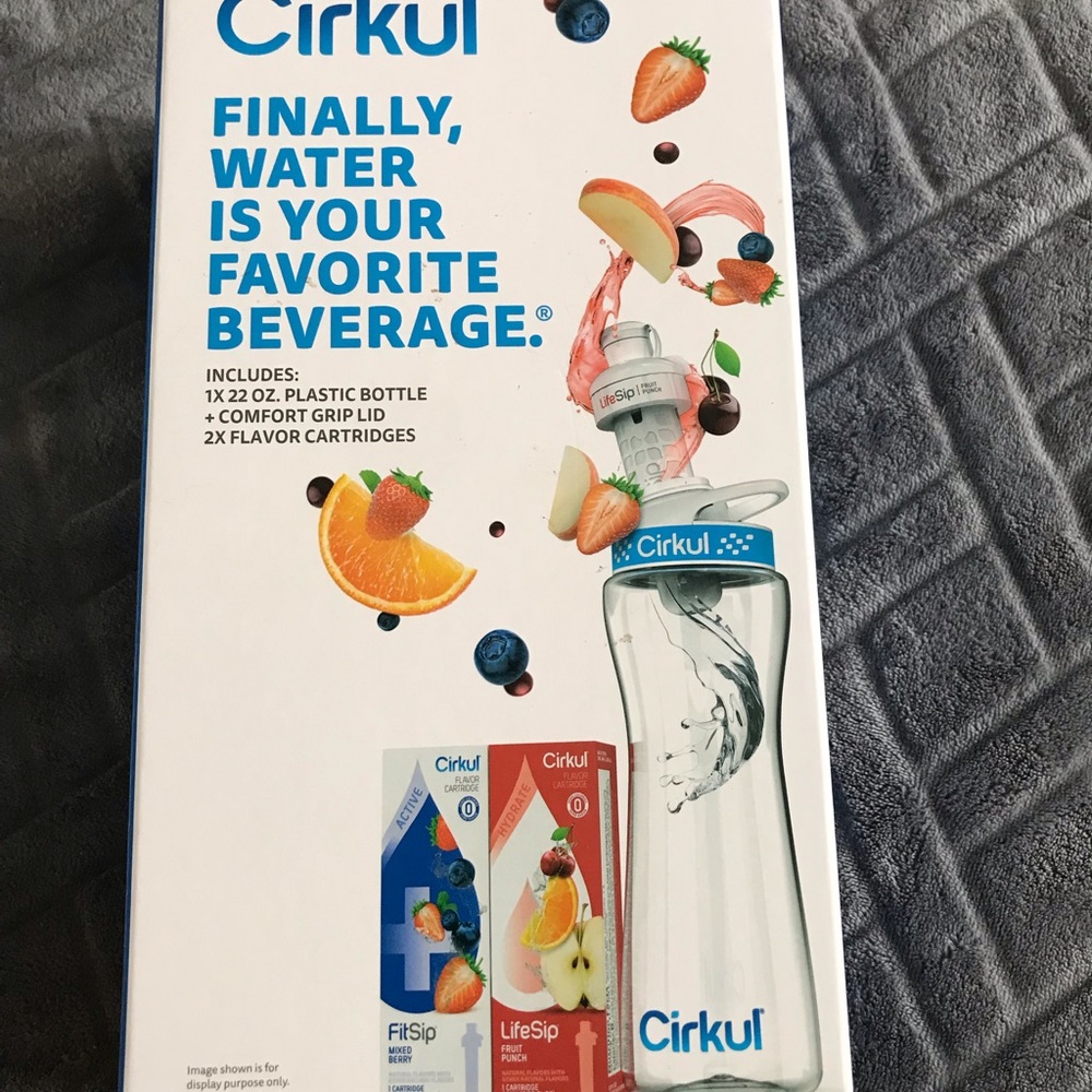 Cirkul Water Bottle with Flavor Cartridges